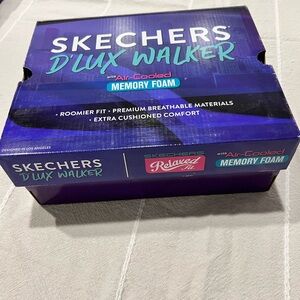 Skechers D'LUX Walker Shoes